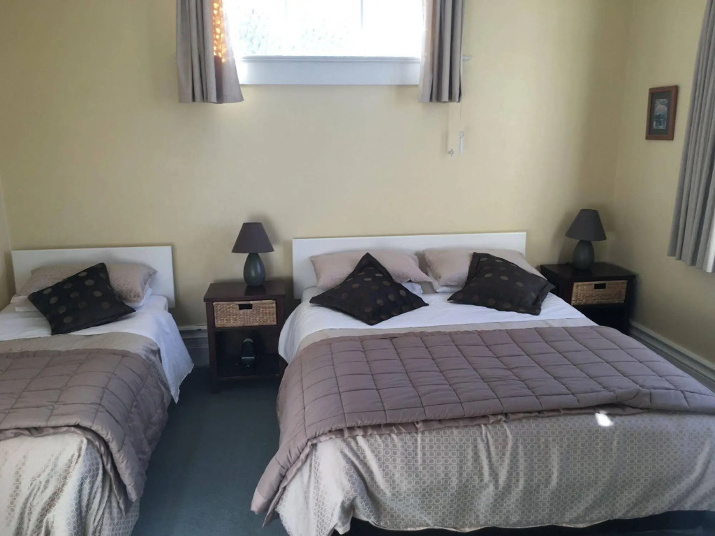 Manor on the Park Backpackers