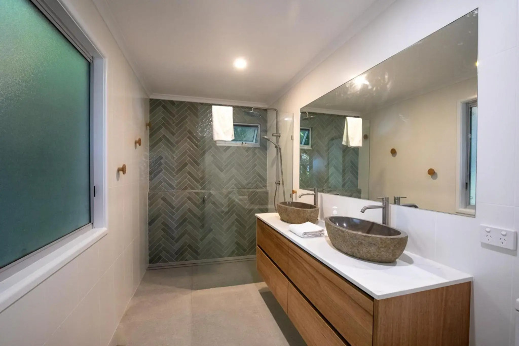 Surf Gums + Sleeps 8 + Pet Friendly + Ocean Views