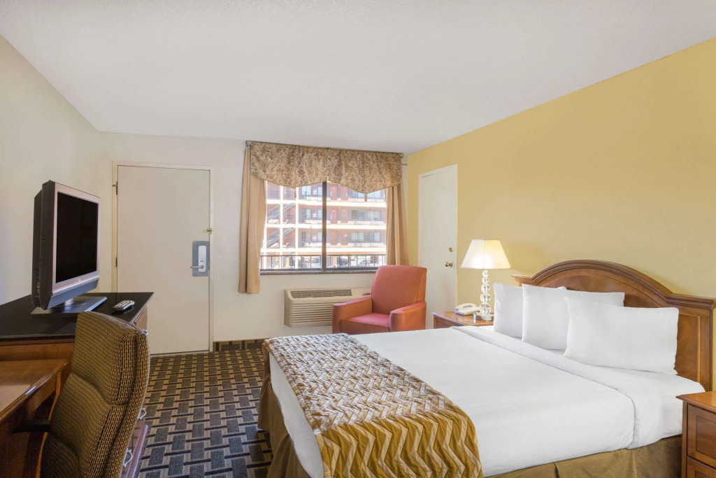 Travelodge by Wyndham Reno