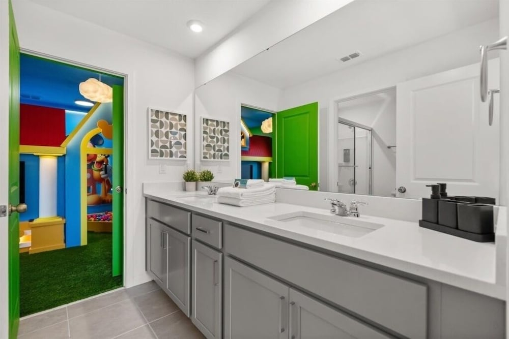 7 Bedrooms S / Solara Home