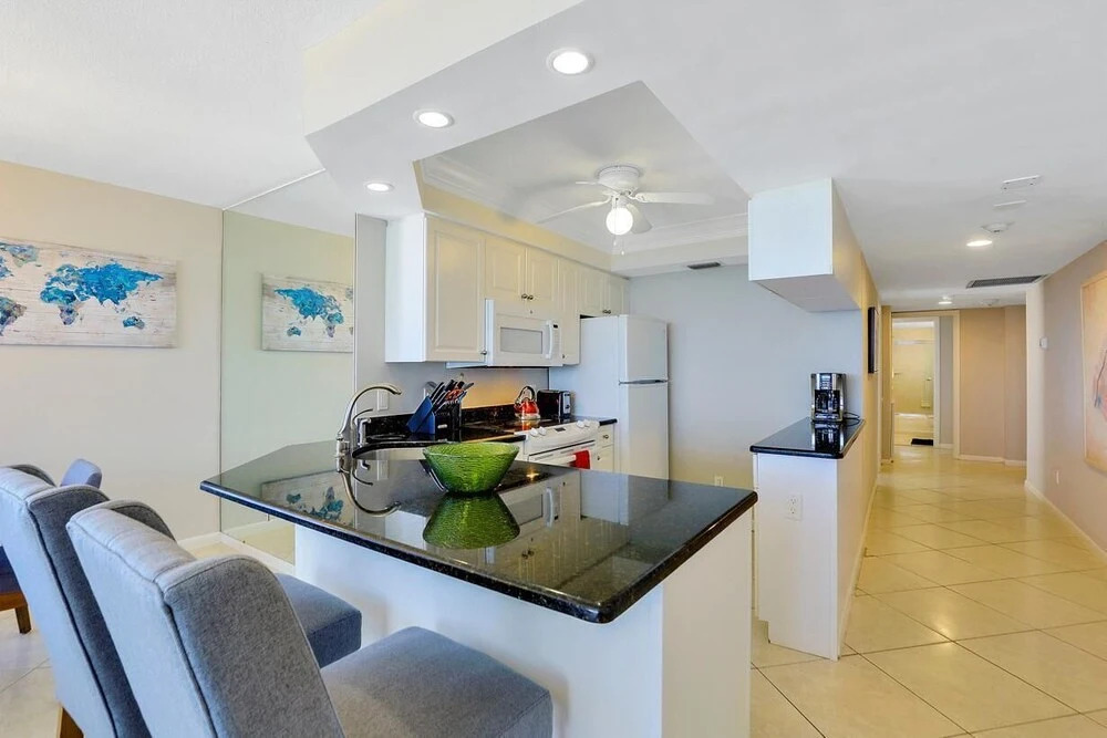 Inviting Beachfront Condo With Pool, spa and Views