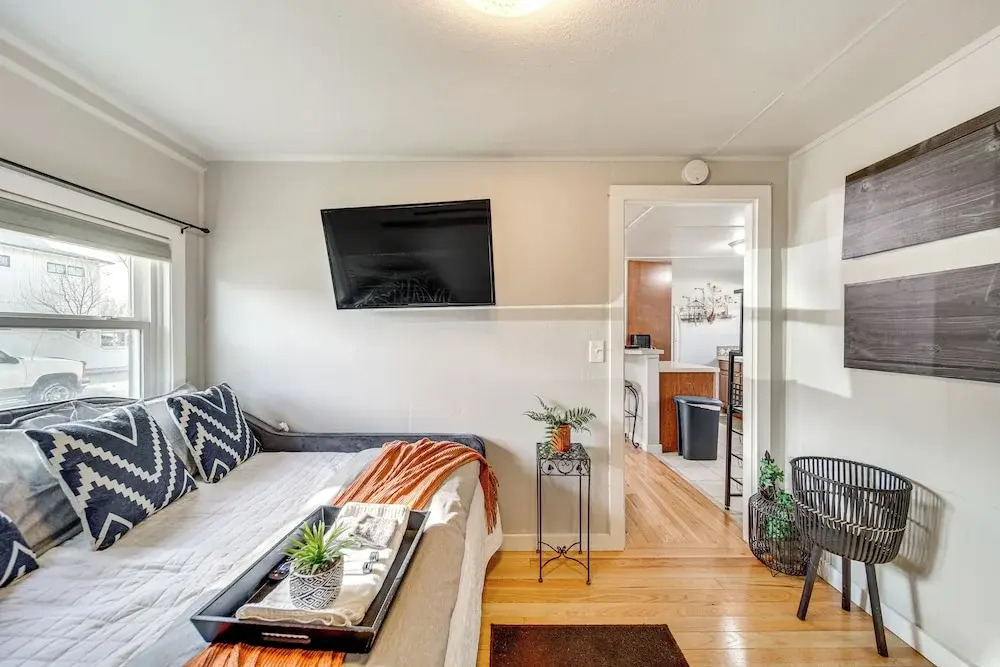 1 Mi to Camels Back Park: Boise Studio w/ Patio!