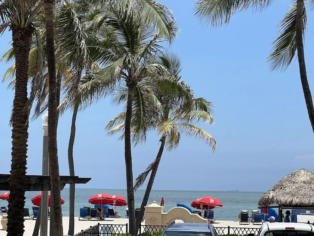 The Pearl Beachside Apartments on Hollywood Beach