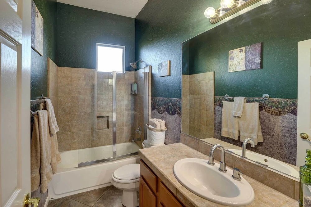 Stunning Pool & Patio: Spacious Chandler Oasis!