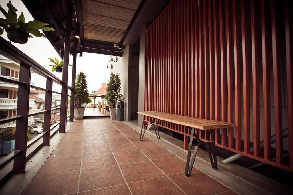 The Arak Bed Bar and Hostel