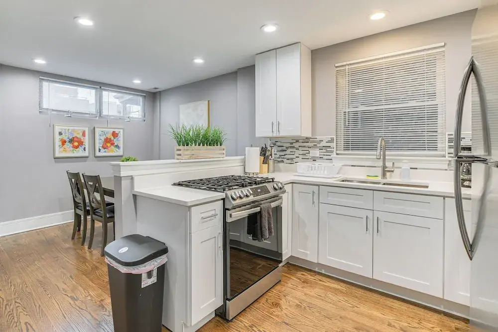 5 Mi to Dtwn: Ukrainian Village Apartment