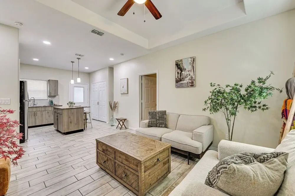 2 Mi to DHR Health: Commuter-friendly Pharr Apt