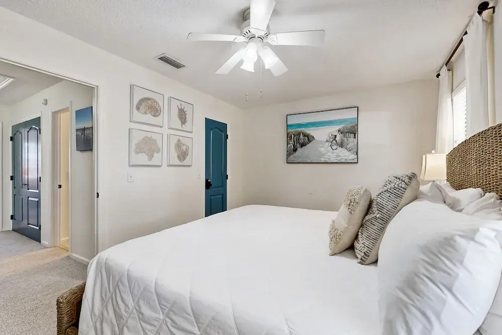 Snowbird-friendly Condo With Patio, Central AC, W/d, Pool & Tennis - Near Beach