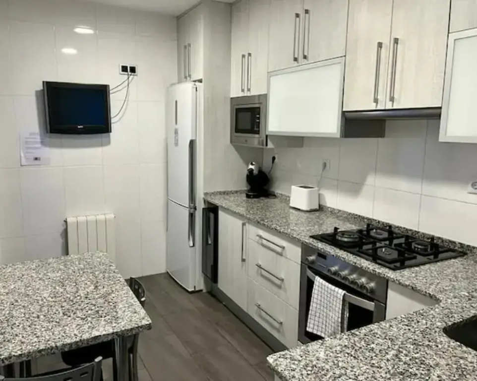 Large Apartment Near Fira and City Center