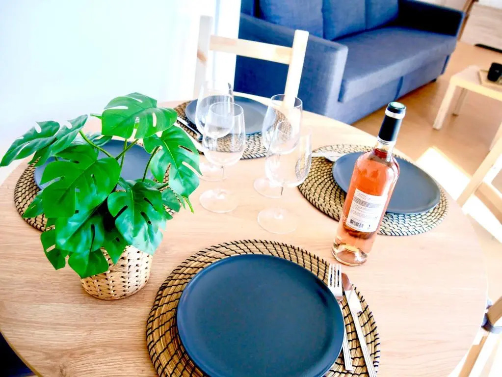 Le Petit Soleil de Corbeil (Adults Only)
