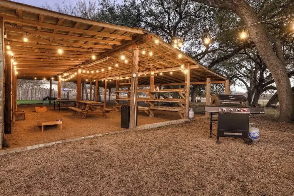 Olive St Ranch With Hottub-grill and Party Barn