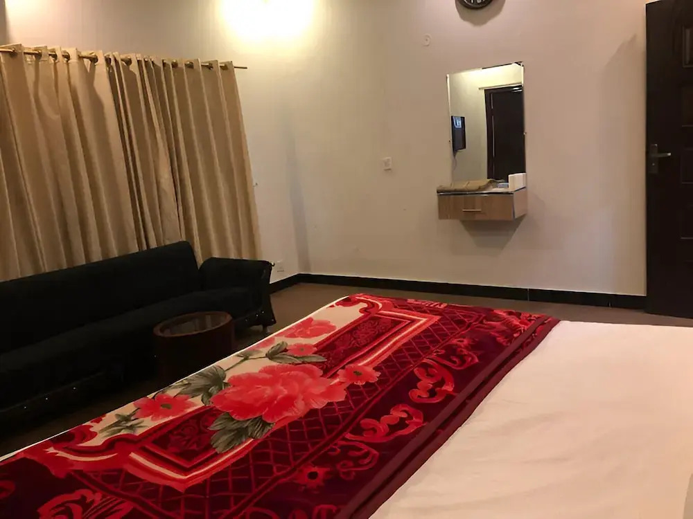 Defence-Mark-Hotel