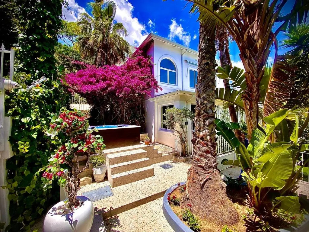 Clifton YOLO Spaces – Clifton Beachfront Executive