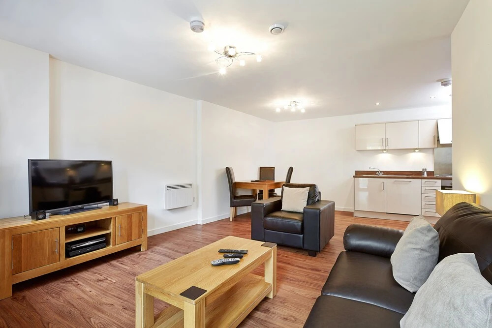 New Central Woking 1 and 2 Bedroom Apartments with Free Gym, close to Train Station