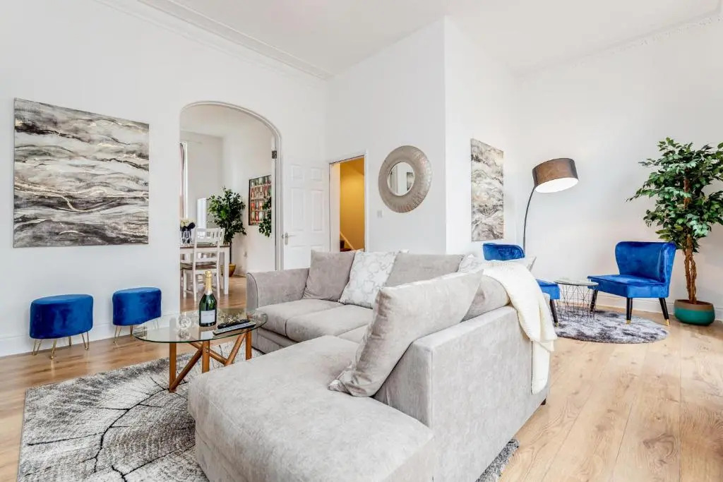 Bright & Spacious 4beds home - Kensington High Street-Olympia