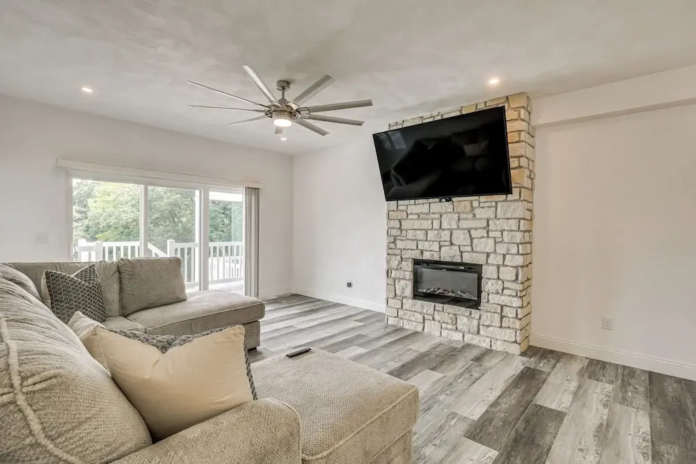 Walk to Mississippi River: Grafton Townhome!