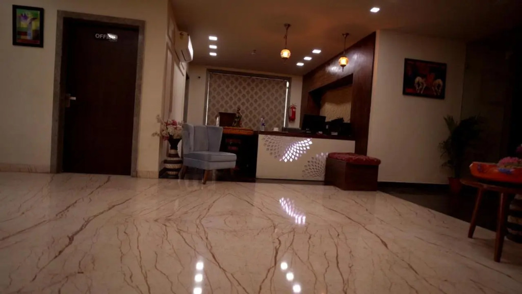 Raas Mahal-Hotel In Jaipur Near Tourist Places