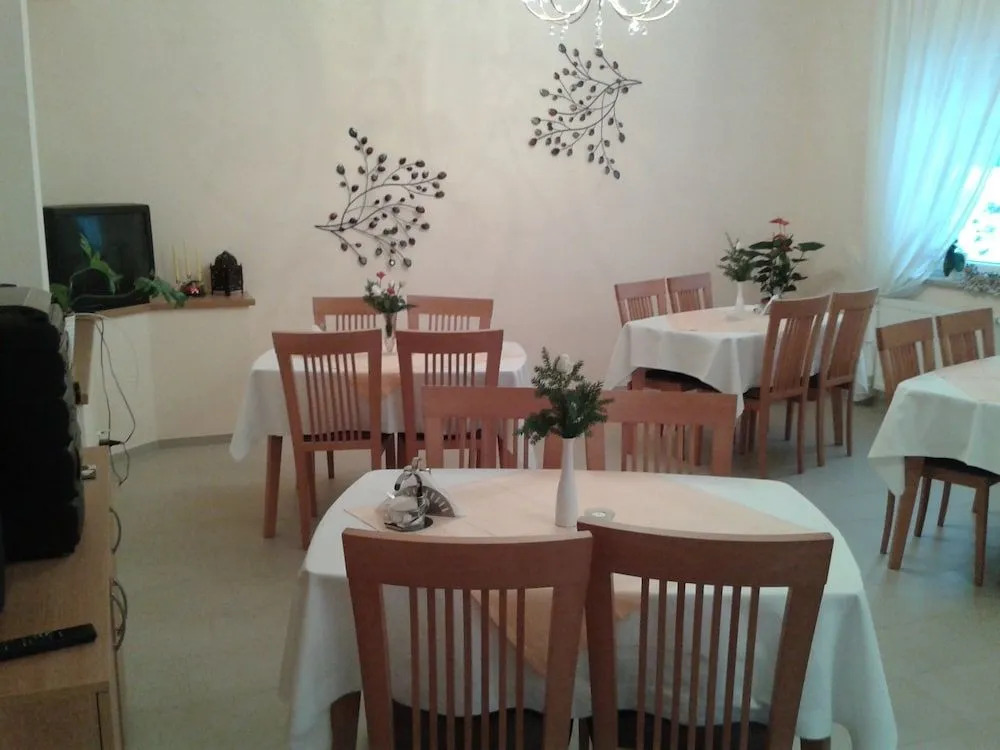 Hotel - Pension Vesta