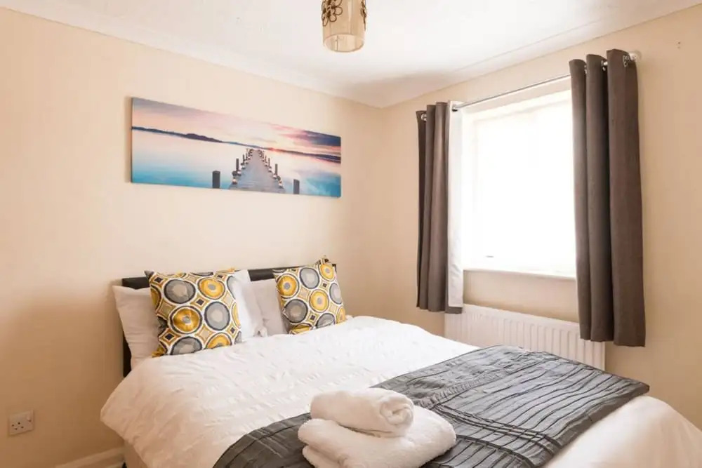 3 Bedroom House in Canning Town With Parking