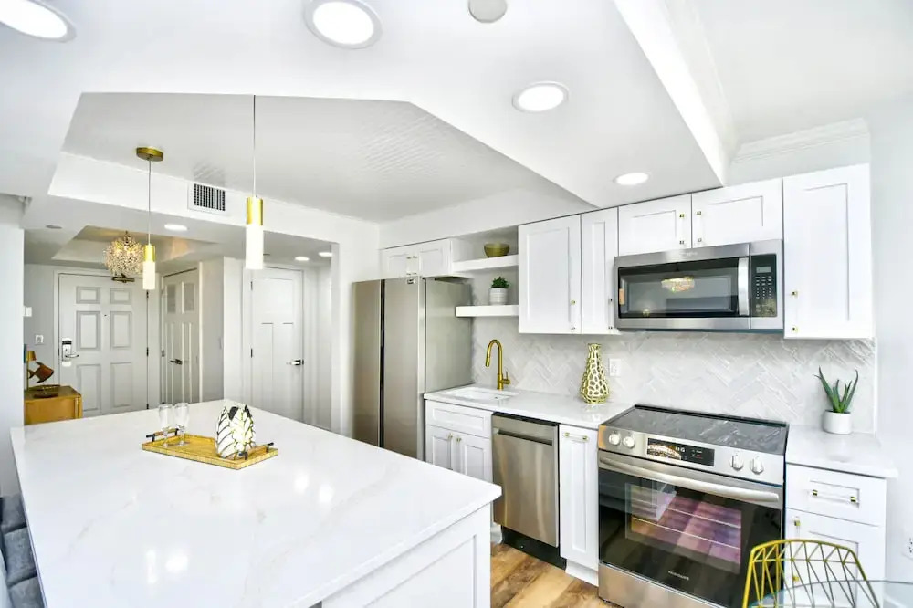 Remodeled, Open Airy Condo, With Full Access , 1706 Brighton 3 Bedroom Condo
