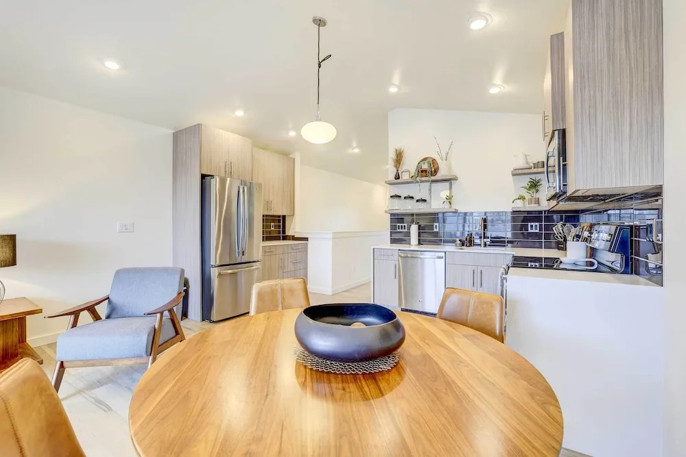 Beautiful Townhome - Steps to Downtown Boise