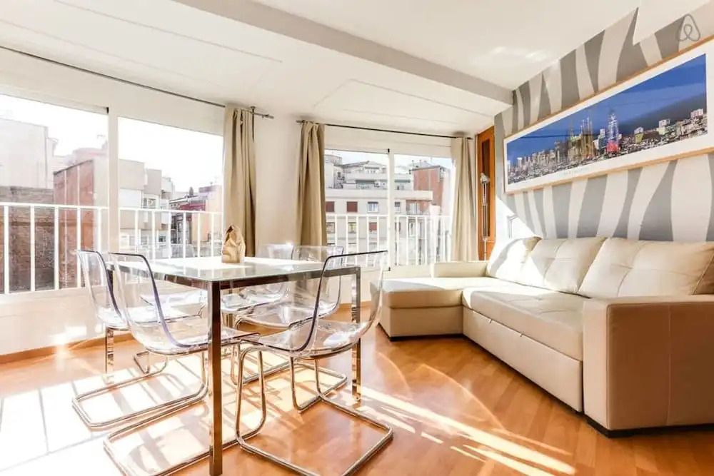 Luminous 2 Bedroom Next to Sagrada Familia
