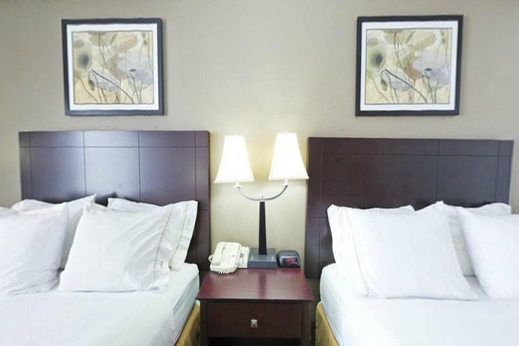 Holiday Inn Express & Suites Chicago Deerfield Lincolnshire by IHG