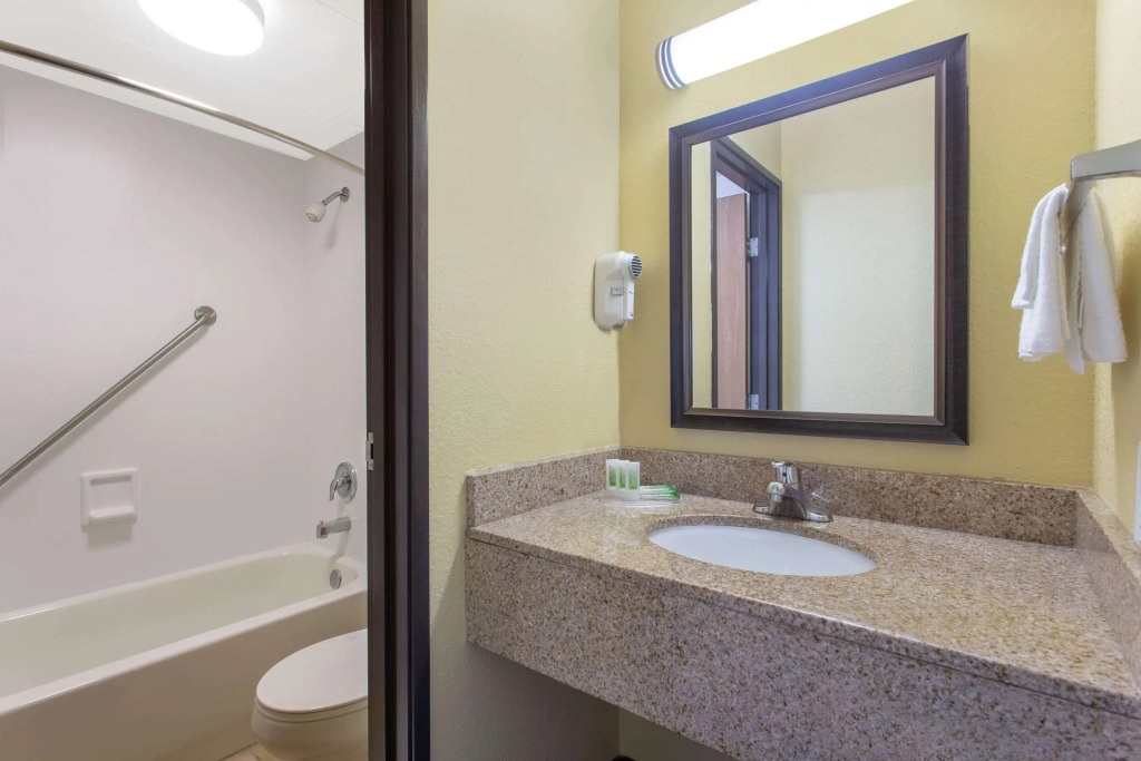 AmericInn by Wyndham West Bend