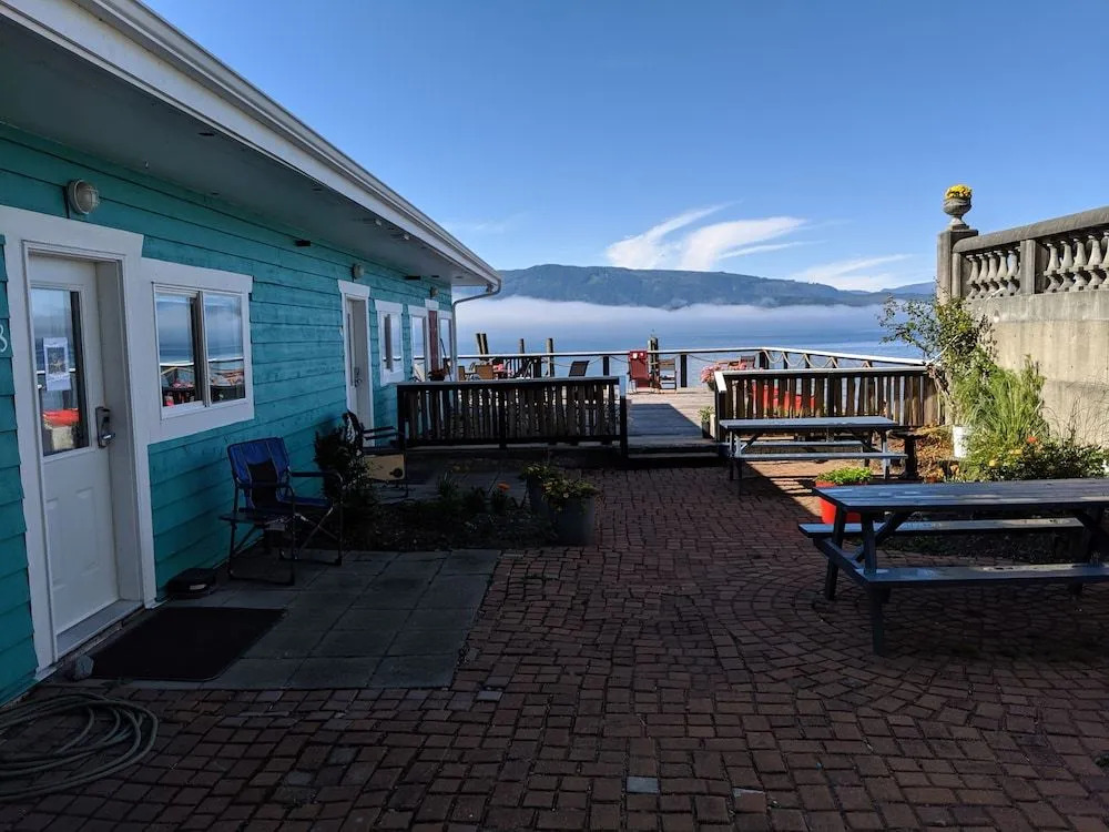 Nimpkish Hotel