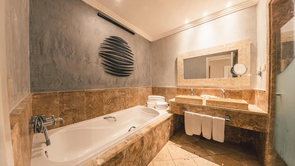 Spacious One-bedroom at Fishing Lodge w Balcony D59