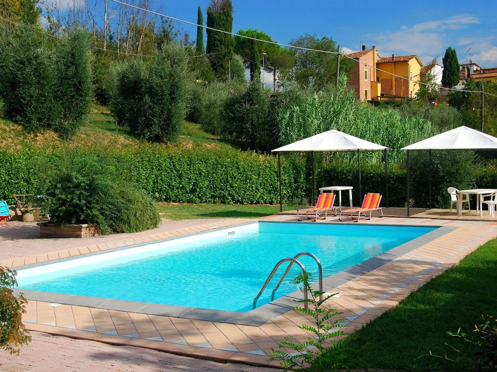 Sunlit Home With Pool