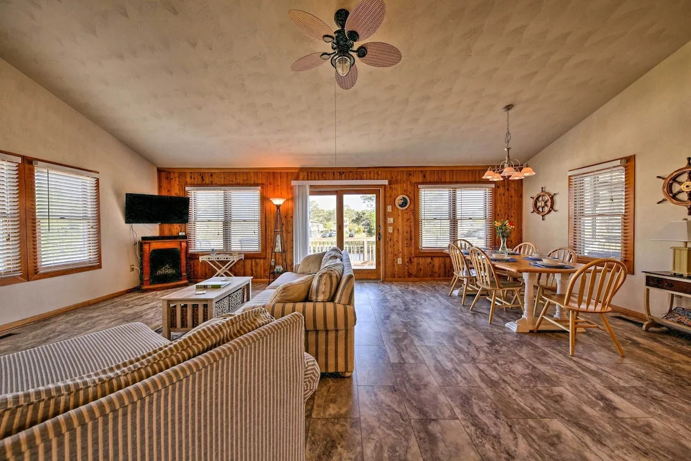 Private Boat Dock: Fun OBX Family Getaway w/ Deck