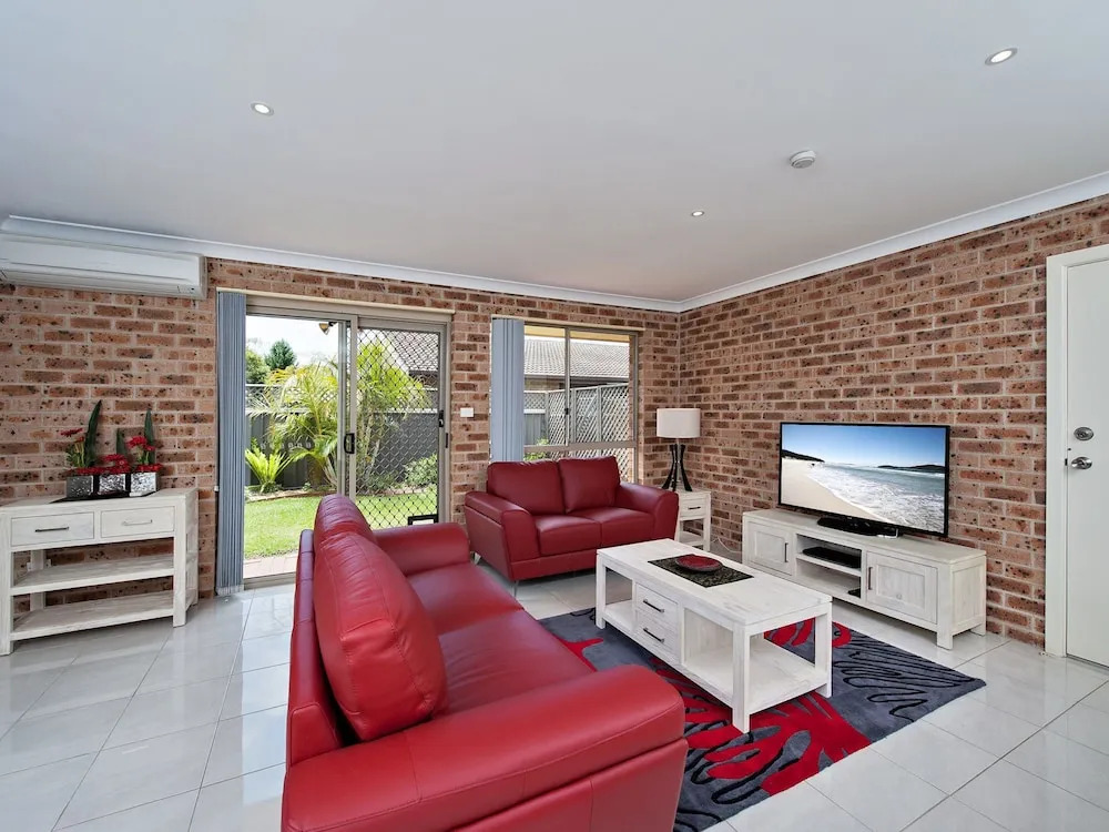 Pet Friendly Shoreline Dr 1/18 - Fingal Bay