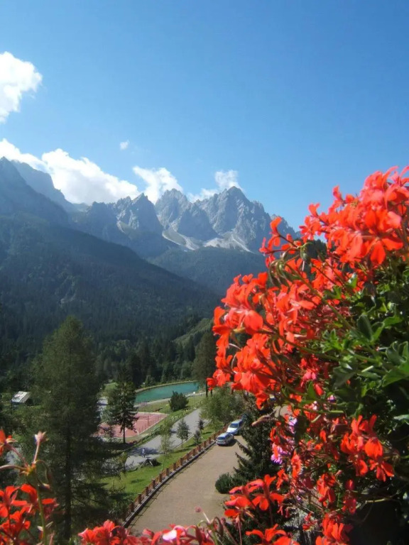 Bella Italia & Efa Village