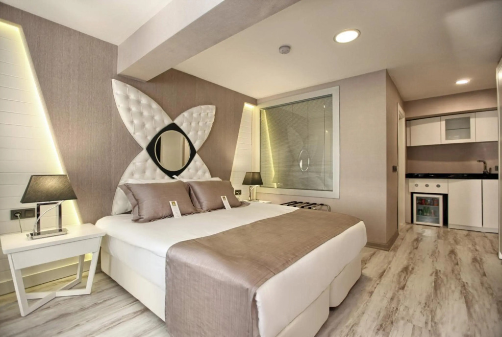 Demonti Hotel