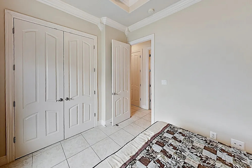 Prime Island Escape W/ Pool - Steps To The Sand! 2 Bedroom Condo