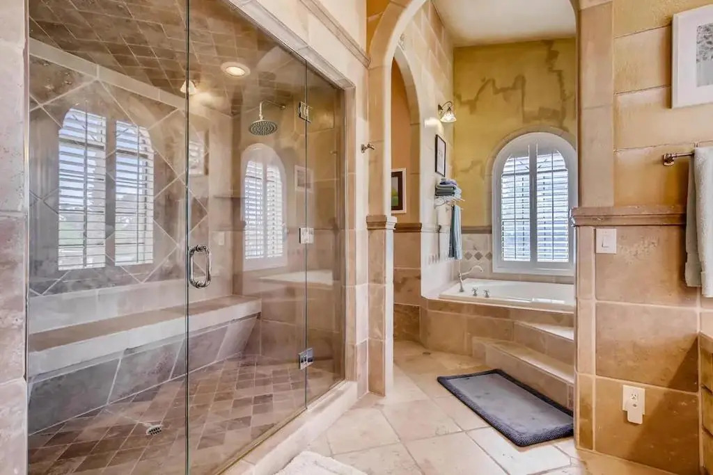 Villa Gordal - Enormous Villa in Las Vegas with 39 Sleeps