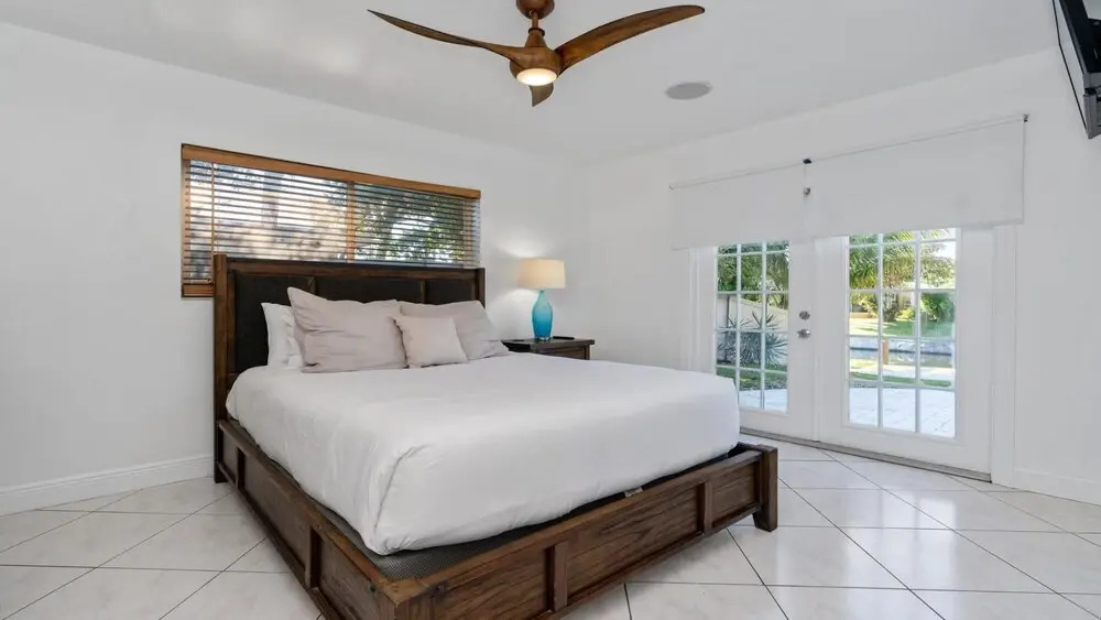 Coastal Cove - Dock Pool and Entertaining Space