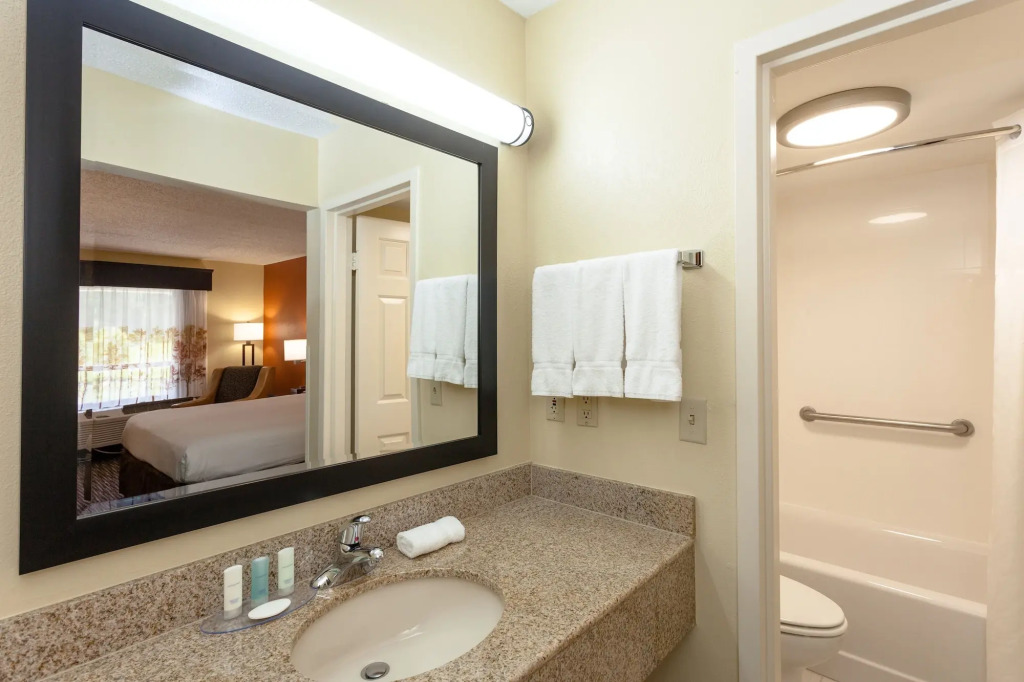 Clarion Pointe Biltmore Village