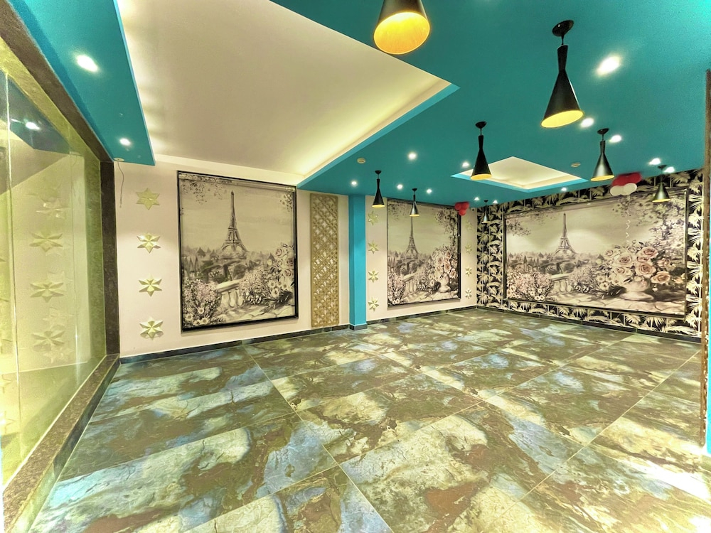 Hotel KUBER PALACE - Sea beach & Temple