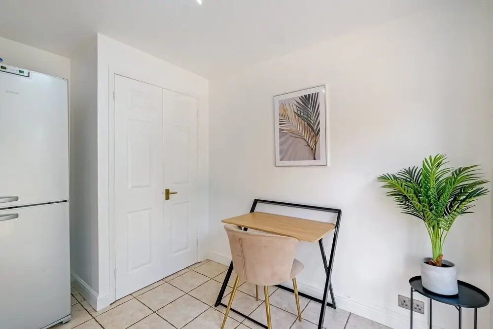 Sharp Close 4 Bedroom 2 Bath - Aylesbury