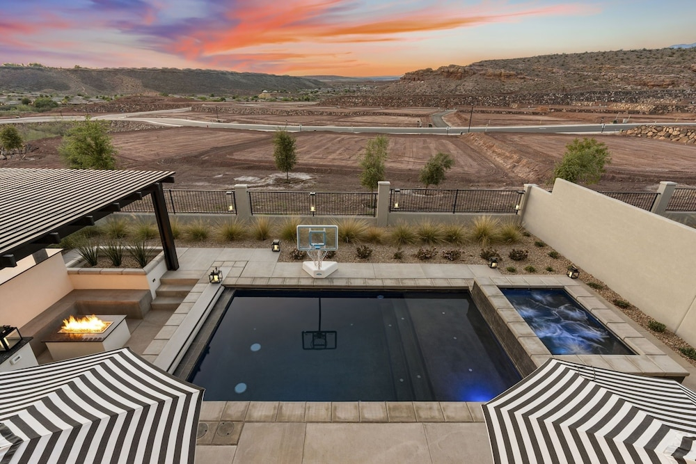 Ever-changing Sky 7 Bedroom Home