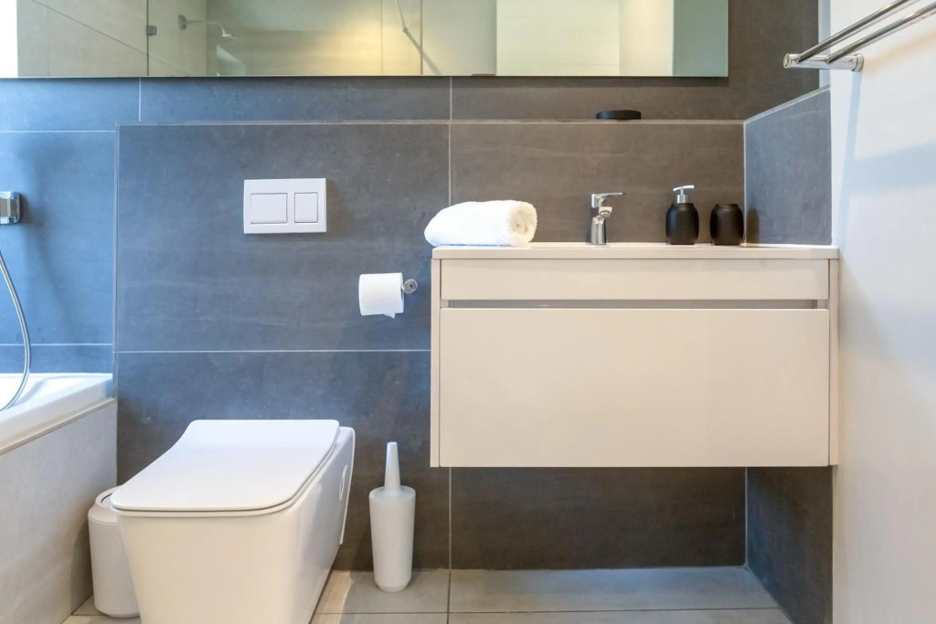 Trendy 2 bedroom apartment in Greenpoint, Cape Town.