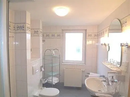 Meeresblick Residenzen FeWo 10 mit gratis Sschwimmbad- und Saunanutzung im AHOI Sellin