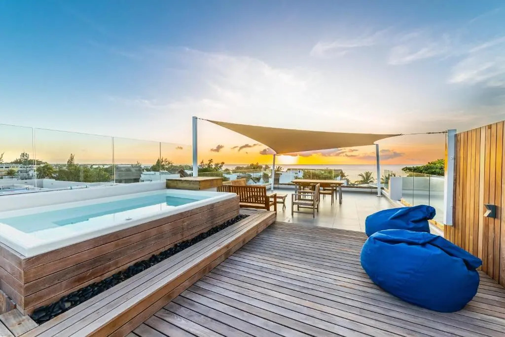 Penthouse 13 - One Bay Residence with private rooftop terrace and dip in pool
