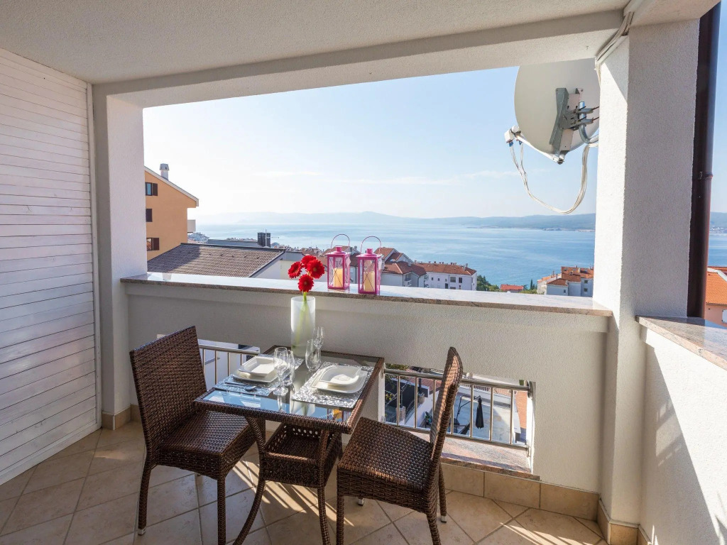 Nice apartment with pool and covered balcony with sea view !