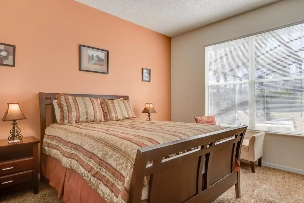 South Facing Pool & Game Room! 6 Bedroom Home by RedAwning