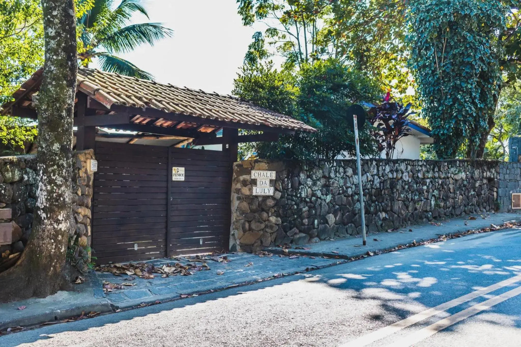 Casa Pé Na Areia Na Praia Da Armação Em Ilhabela
