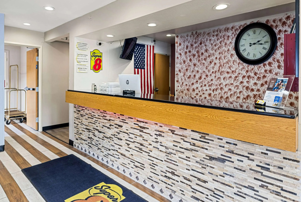 Super 8 by Wyndham Pittsburgh/Monroeville
