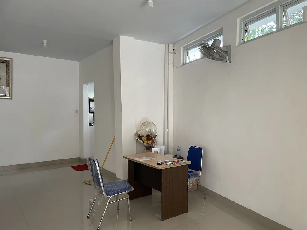 Hotel O Penginapan Musafir Syariah Near Paramount Woman & Childern's Hospital